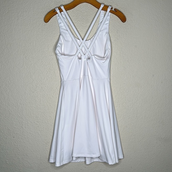 Fabletics Boost Performance Dress in White Size Medium Tennis Pickleball Gym - Picture 6 of 8